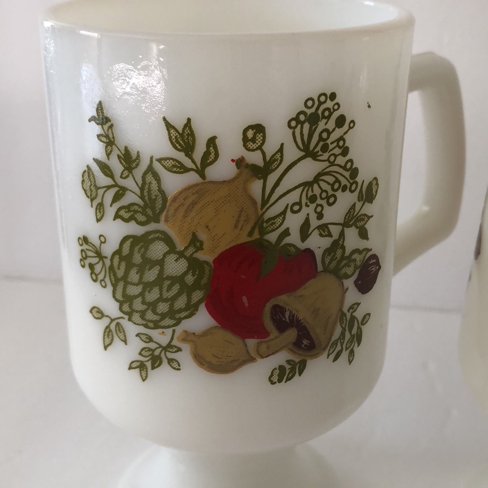 Corningware Spice Of Life Vegetables Milk Glass Pedestal Footed Coffee Mugs - Picture 2 of 16
